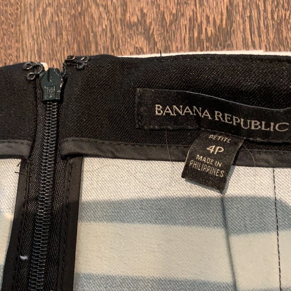 Black and White Pencil Skirt with some stretch - Picture 4 of 7